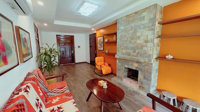 Apartment with Mountain View
