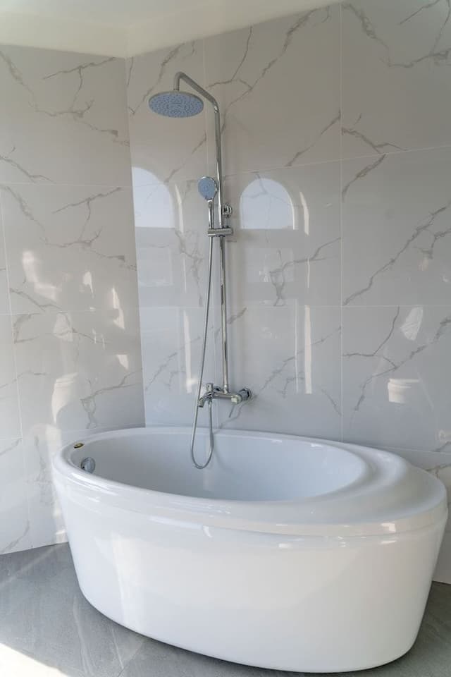 Suite with Bathtub
