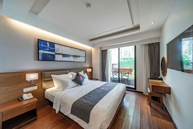 Deluxe Room (Bathtub/Shower)