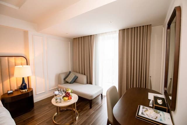 Deluxe Double Room Single Use, 1 King Bed