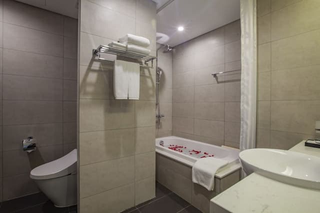 Executive Suite, Lake View