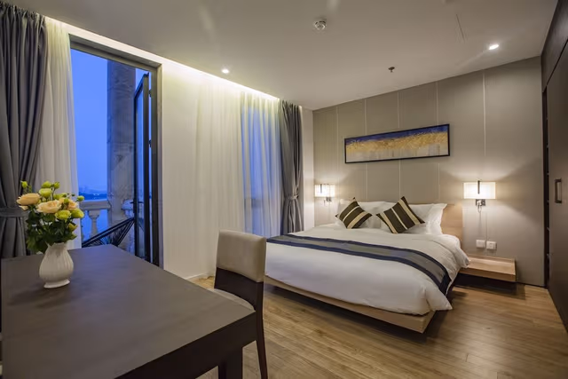 Executive Suite, Lake View