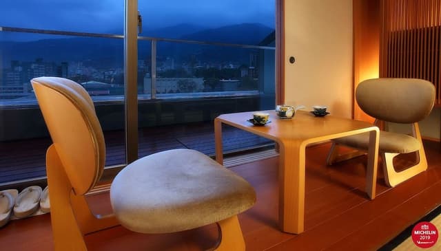 Executive Suite, 1 Bedroom, Lanai (Dining At Restaurant)