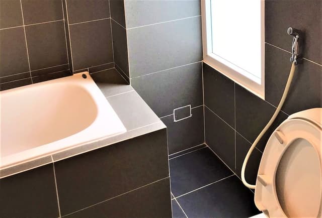 One-Bedroom Apartment with Bathtub