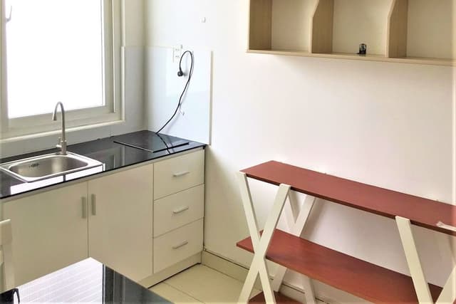 One-Bedroom Apartment with Bathtub