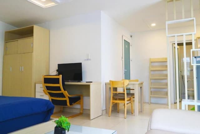 One-Bedroom Apartment with Big Balcony