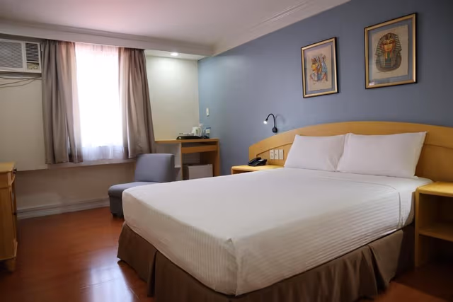 Deluxe Queen Room