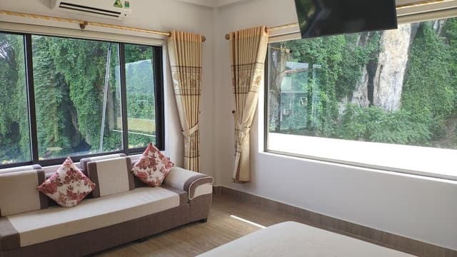 Superior Room, 1 Queen Bed, Mountain View, Corner