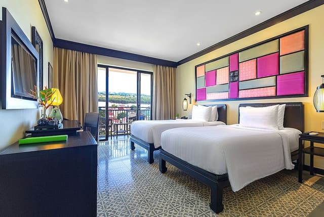 Deluxe Room, 2 Twin Beds, Balcony (Ocean/Riverside View)