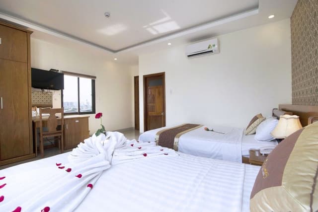 Deluxe Room, 2 Double Beds, Non Smoking, City View