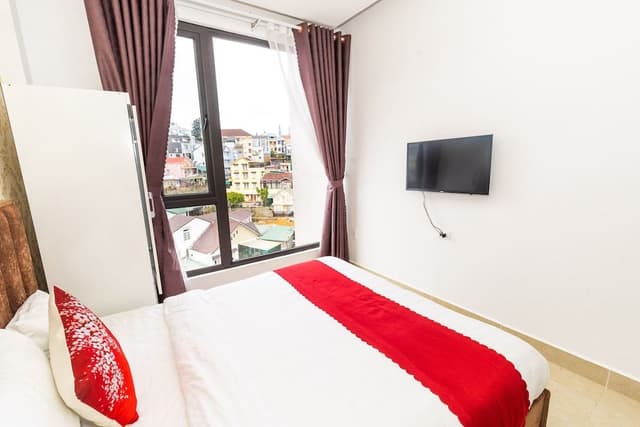 Deluxe Double Room Single Use, City View