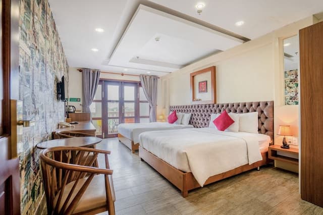 Family Room, 2 Queen Beds, Non Smoking, Balcony