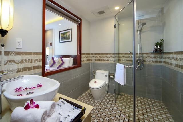 Junior suite double with balcony and city view