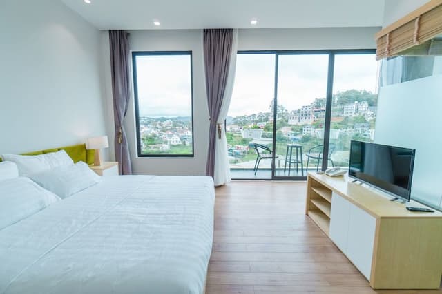 Deluxe Room, Balcony, City View