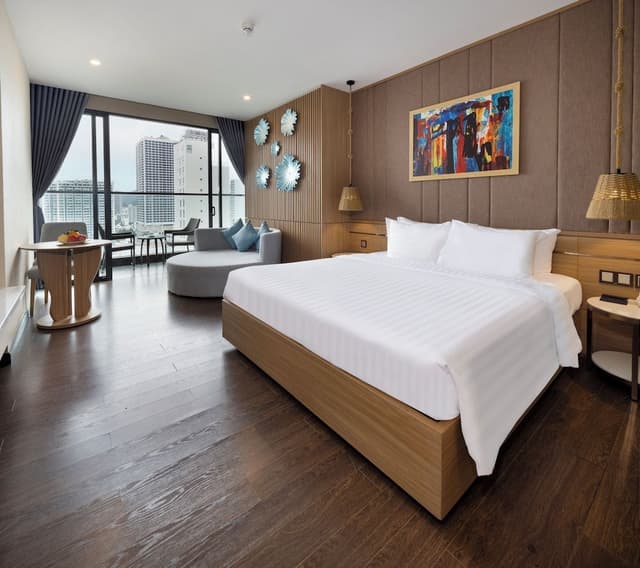 Deluxe Room, Balcony, City View