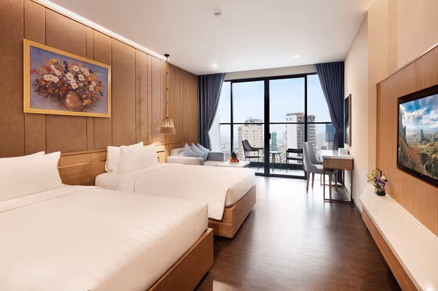 Deluxe Room, Balcony, City View