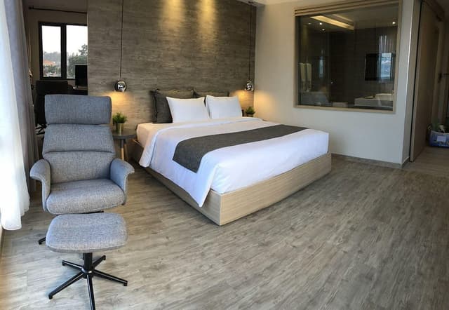 Premier Room