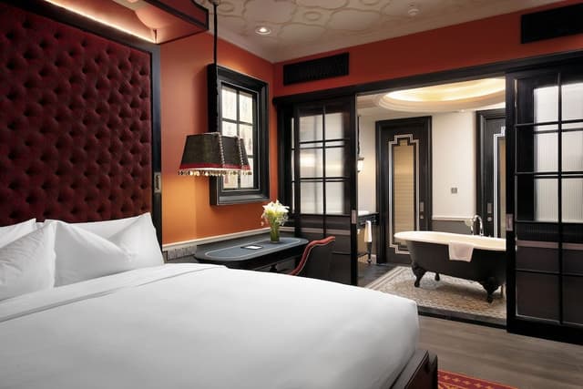 Deluxe Suite, 1 King Bed