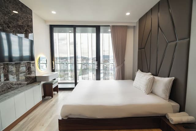 3 Bedrooms Apartment, 2 Bathrooms
