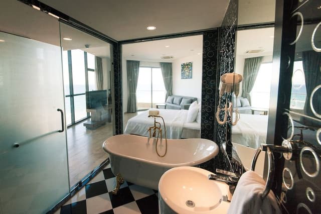 Deluxe Front Sea View