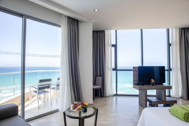 Deluxe Front Sea View