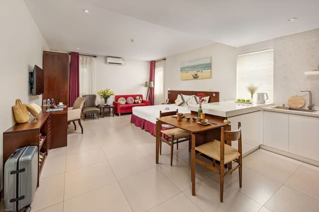 Premier Apartment, 1 King Bed, Refrigerator & Microwave