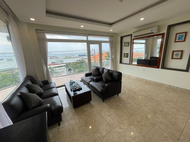 3 Bedrooms Apartment