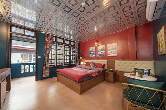 Deluxe Queen Room