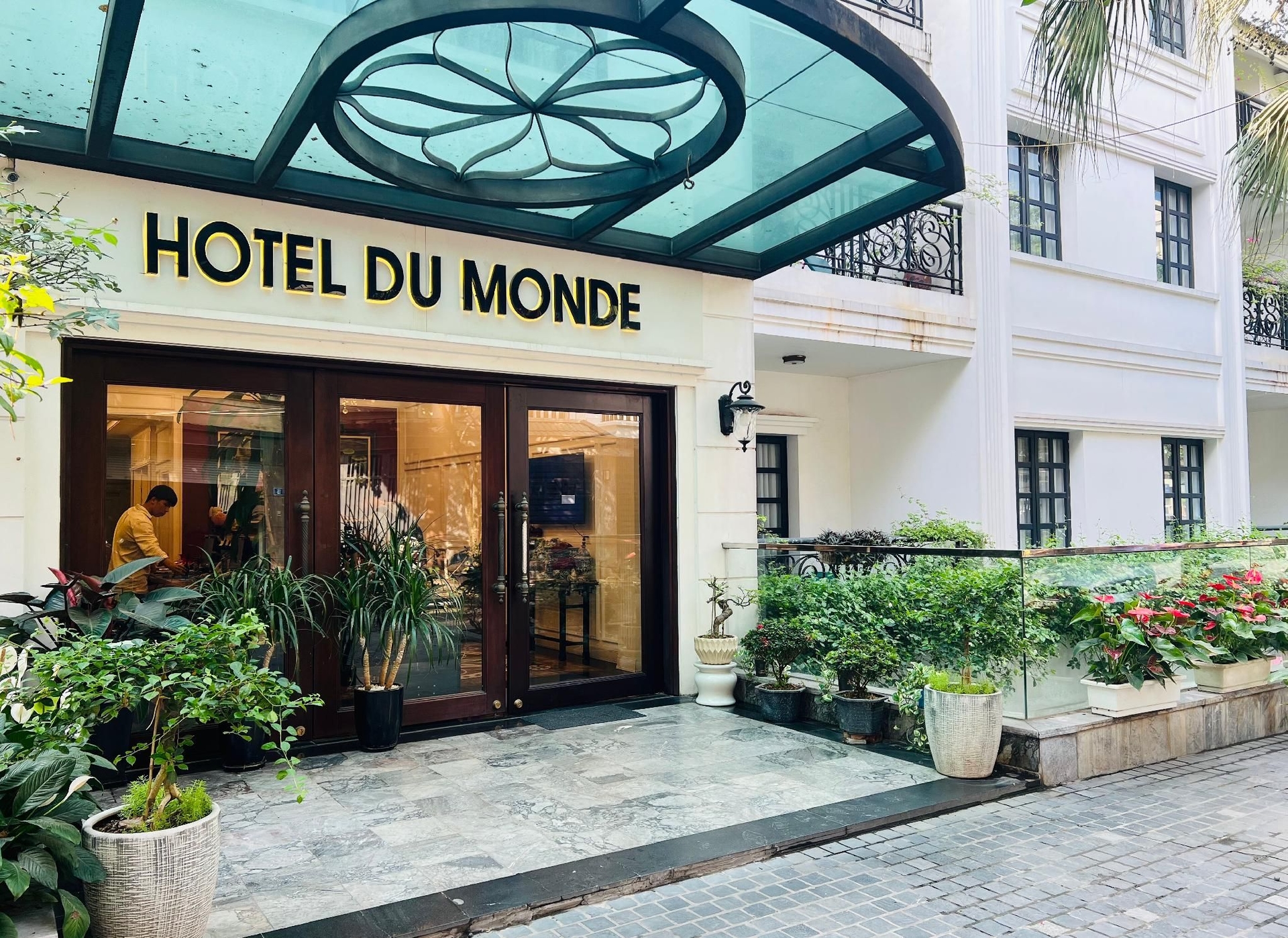 โรงแรมดู ม็องด์ (Hotel du Monde)0