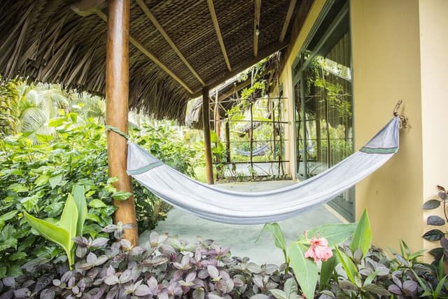 Bungalow, 1 King Bed, Garden View