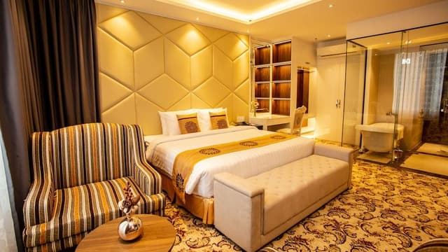 Premium Suite, Courtyard View