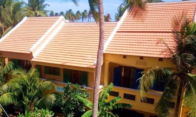 Deluxe Double Room (Eyes In The Stars)