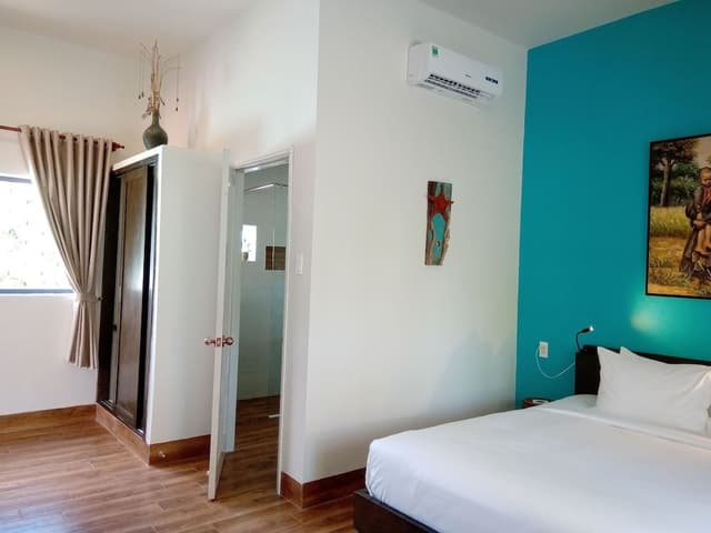 Deluxe Double Room (Eyes In The Stars)