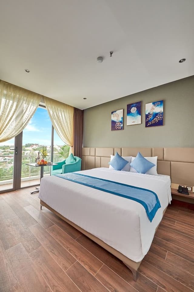 Deluxe Art Double or Twin Room