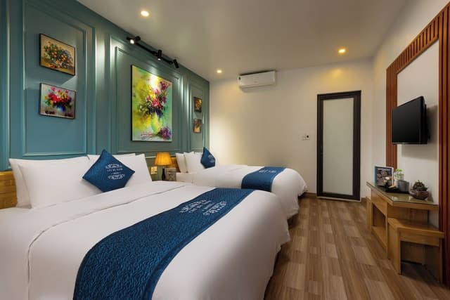 Deluxe Quadruple Room, 2 Queen Beds, Non Smoking, Mountain View