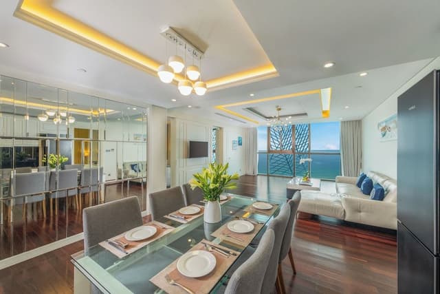 Three Bedroom Apartment with Ocean View