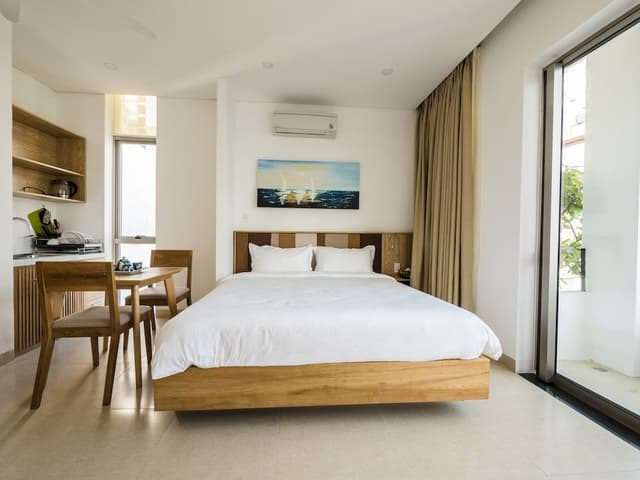 Executive Apartment, 1 Queen Bed, Balcony, City View