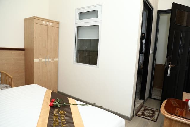 Deluxe King Double Room with Attic Architecture