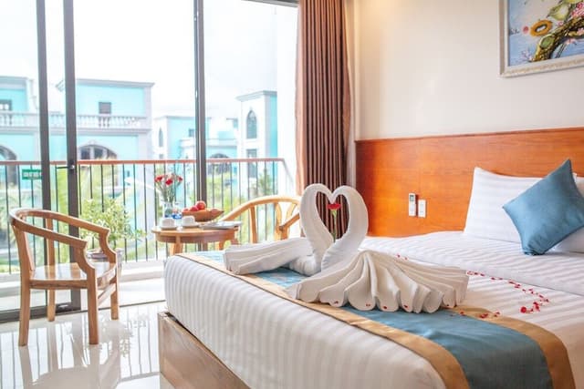 Deluxe Room, 1 King Bed, Balcony