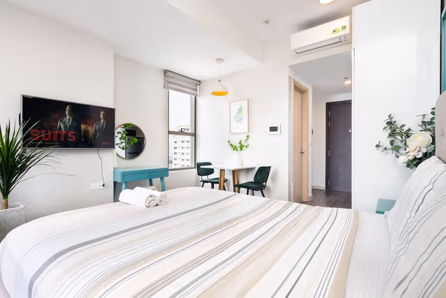 Standard Studio, 1 Queen Bed, City View