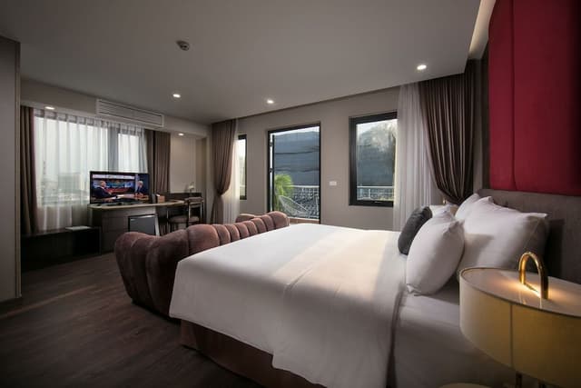 Executive Suite, Balcony, City View