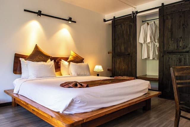 Deluxe Penthouse, 3 Bedrooms, Jetted Tub, River View