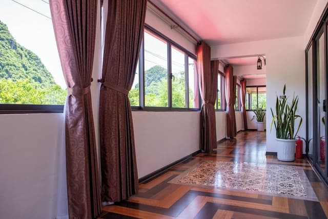 Deluxe Penthouse, 3 Bedrooms, Jetted Tub, River View