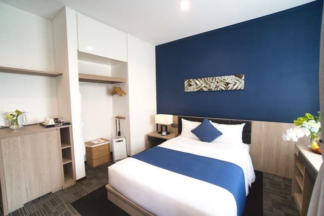 Standard Room, 1 Queen Bed