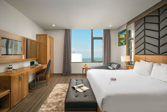 Junior Room, City View