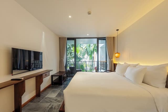 Deluxe Room, Pool View
