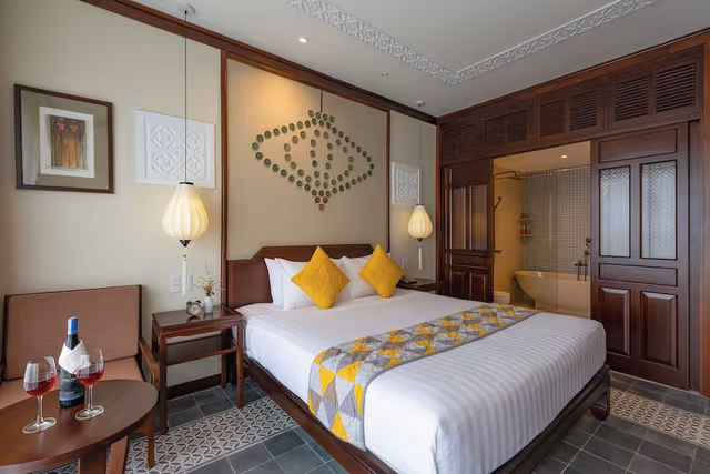 Savvy Family Connecting Suite, Bathtub, Balcony with Riverside View
