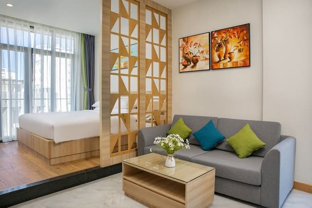 Family Studio, Balcony