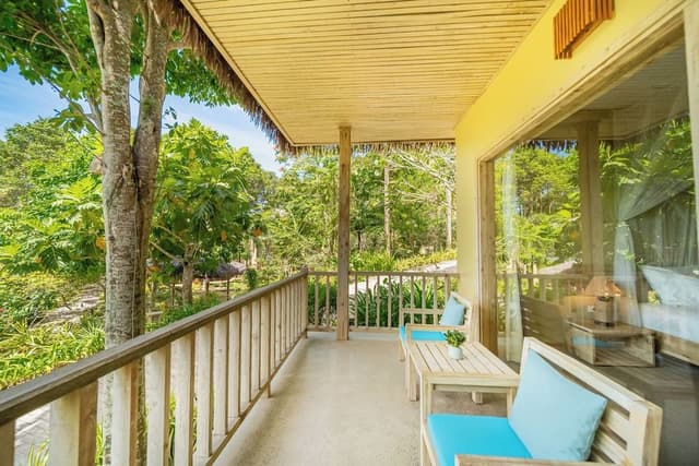 Hill Bungalow, Bathtub