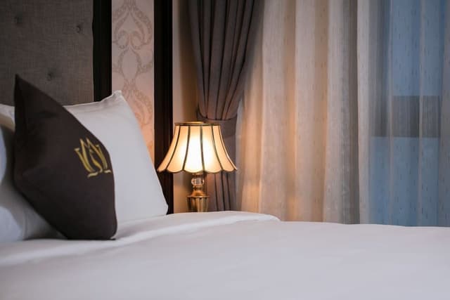 Suite, 1 King Bed, City View